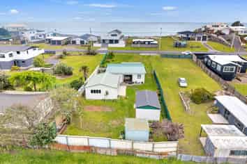 100 Pukehina Parade, Pukehina