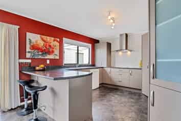 100 Pukehina Parade, Pukehina