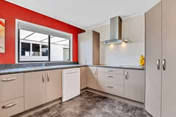 100 Pukehina Parade, Pukehina