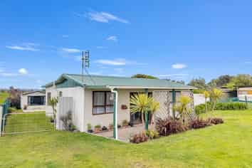100 Pukehina Parade, Pukehina
