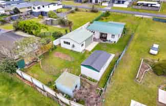100 Pukehina Parade, Pukehina