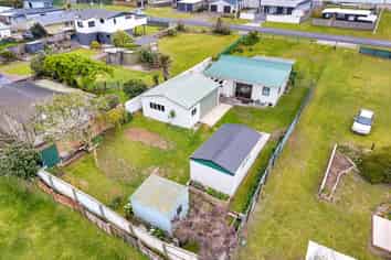 100 Pukehina Parade, Pukehina