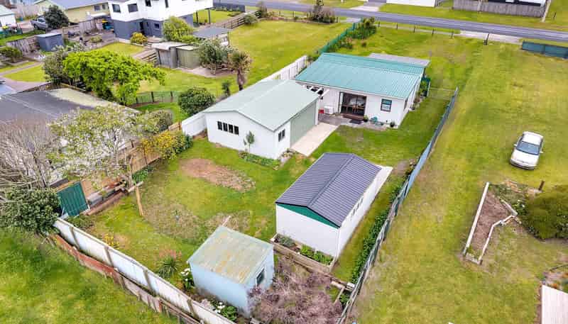 100 Pukehina Parade, Pukehina