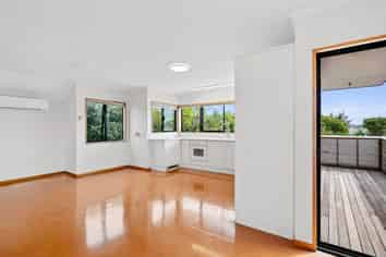 11 Moana Avenue, Belmont