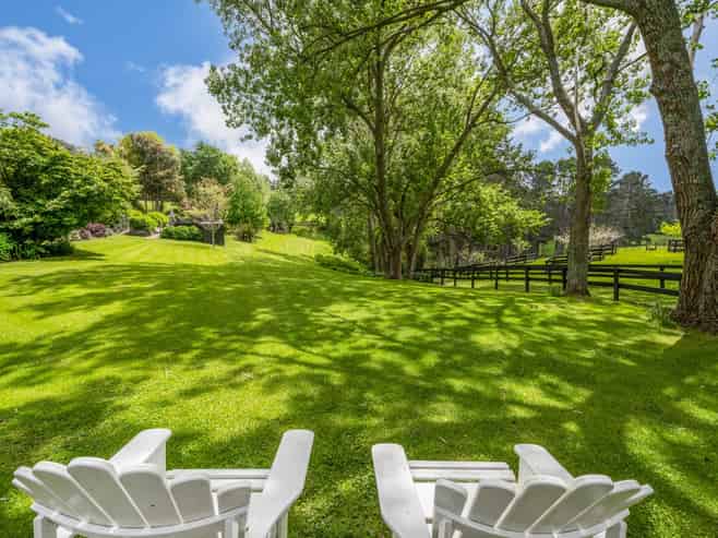 18 Ara-Kotinga, Whitford