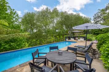 18 Ara-Kotinga, Whitford