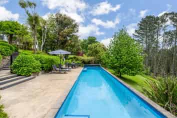 18 Ara-Kotinga, Whitford