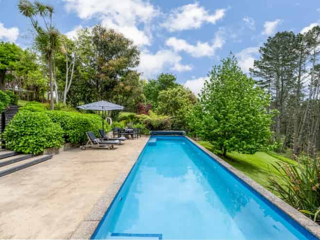 18 Ara-Kotinga, Whitford