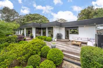 18 Ara-Kotinga, Whitford