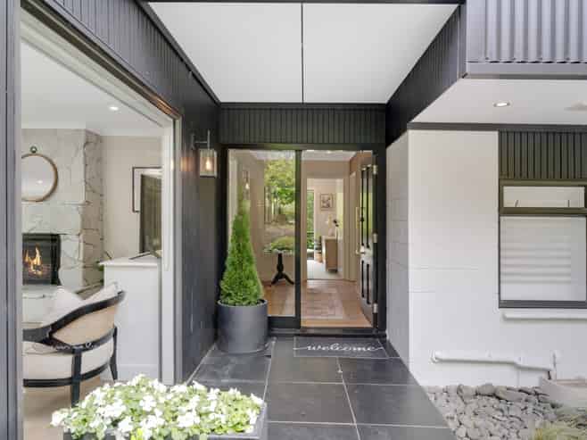 18 Ara-Kotinga, Whitford