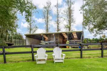 18 Ara-Kotinga, Whitford