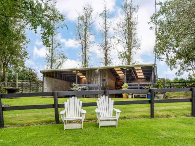 18 Ara-Kotinga, Whitford