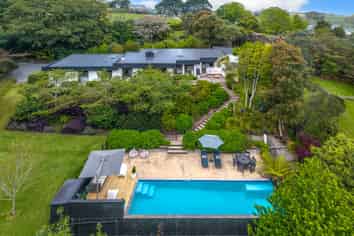 18 Ara-Kotinga, Whitford