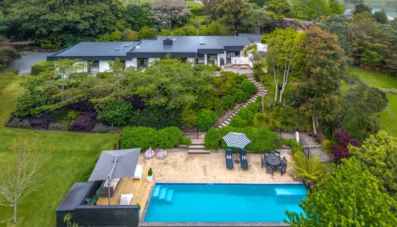 18 Ara-Kotinga, Whitford