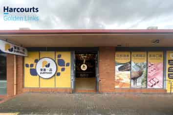 Prime Retail Space in Busy Commercial Area!