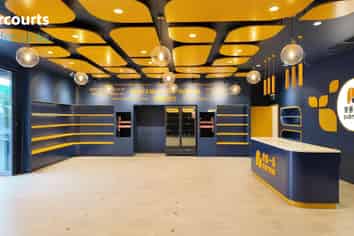 Prime Retail Space in Busy Commercial Area!