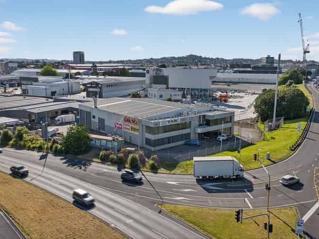 1,730sqm Massive Profile & Gantry Crane