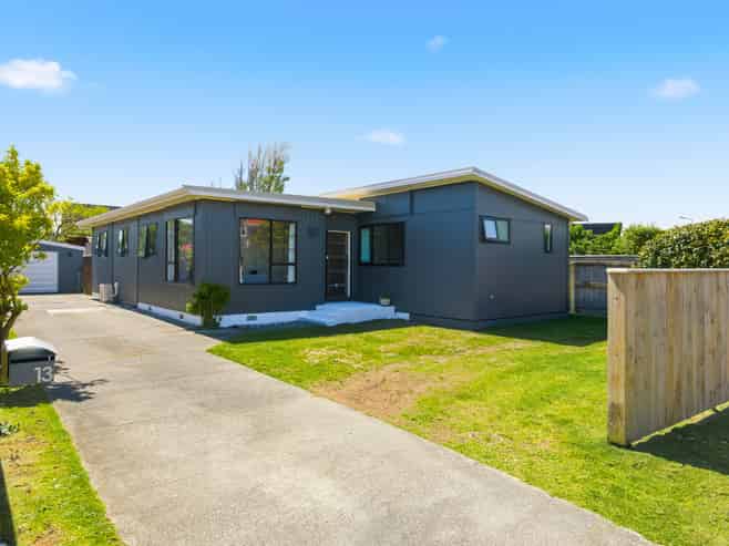 13 Bahama Crescent, Paraparaumu Beach