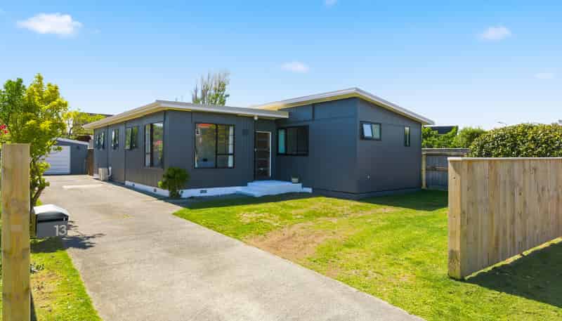 13 Bahama Crescent, Paraparaumu Beach