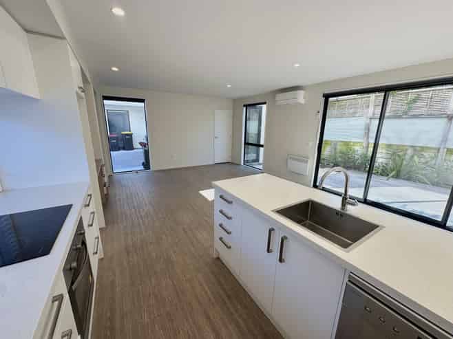 2/15 Waltham Road, Sydenham