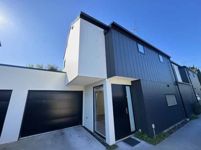 2/15 Waltham Road, Sydenham