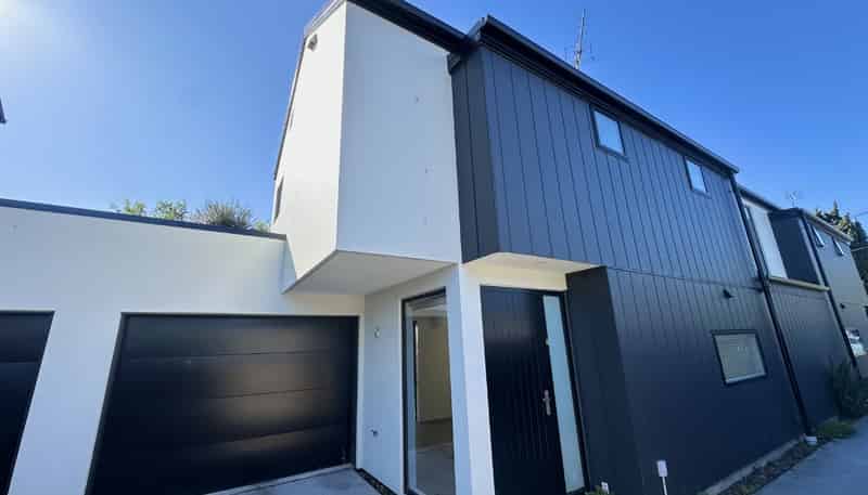 2/15 Waltham Road, Sydenham