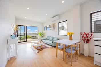 8/3 Milich Terrace, Te Atatu South