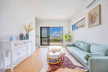 8/3 Milich Terrace, Te Atatu South