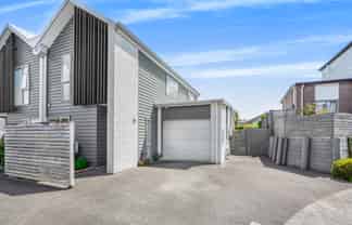 14 Springside Court, Huntington
