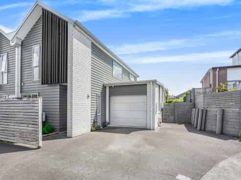 14 Springside Court, Huntington