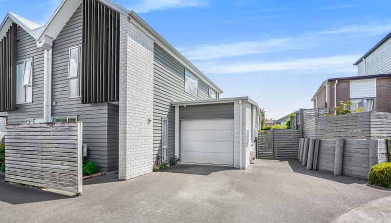 14 Springside Court, Huntington