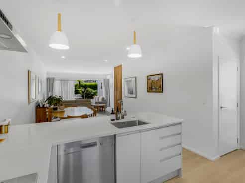 14 Springside Court, Huntington