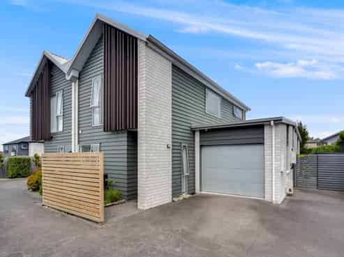 14 Springside Court, Huntington
