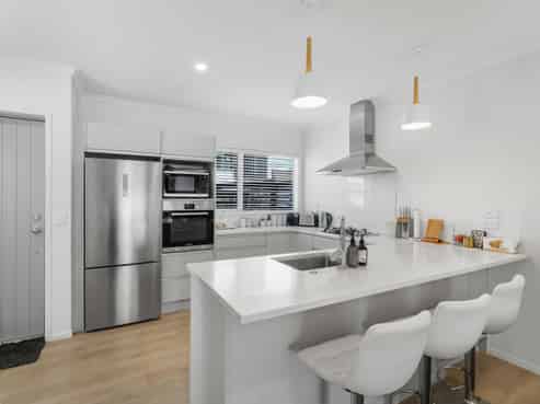 14 Springside Court, Huntington