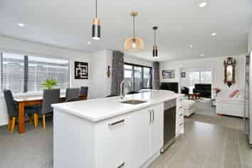 16 McQuillan Avenue, Woodend