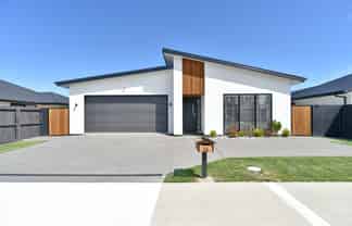 16 McQuillan Avenue, Woodend