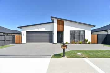 16 McQuillan Avenue, Woodend