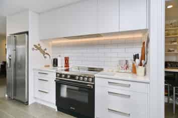 16 McQuillan Avenue, Woodend