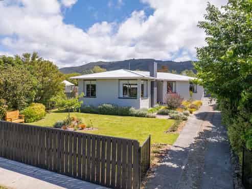 13 Farrier Grove, Featherston