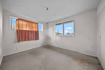 2/30 Kennington Drive, Clendon Park