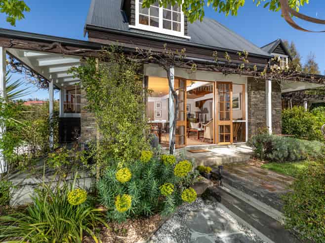 9 Hunter Crescent, Wanaka