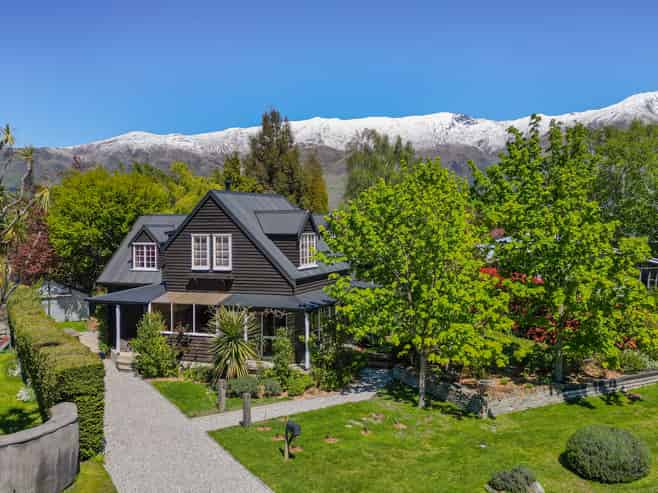 9 Hunter Crescent, Wanaka
