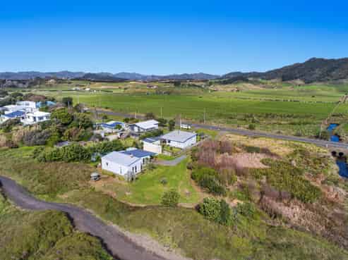 777/779 State Highway 35, Tirohanga