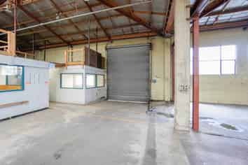 Large Workshop with New Roof for lease