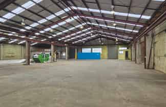 Large Workshop with New Roof for lease