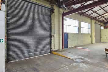 Large Workshop with New Roof for lease