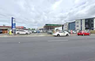 OFFICE WITH YARD FOR LEASE
