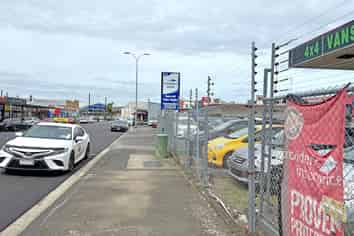 OFFICE WITH YARD FOR LEASE
