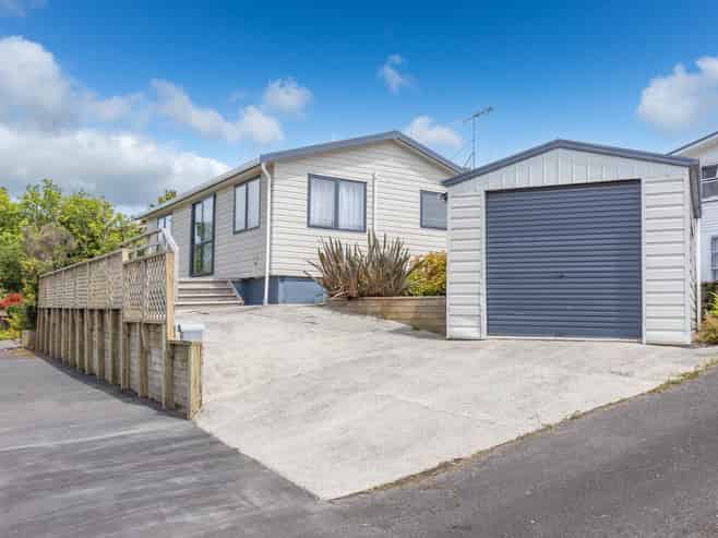 21a Acacia Crescent, Glenview