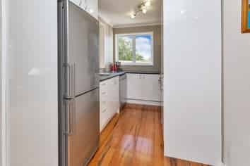 13 Karoro Road, One Tree Point